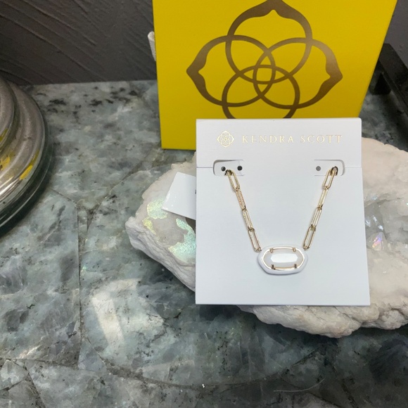 Kendra Scott Elisa Enamel Frame Gold Paperclip Necklace in White Mother-of-Pearl - Picture 3 of 3